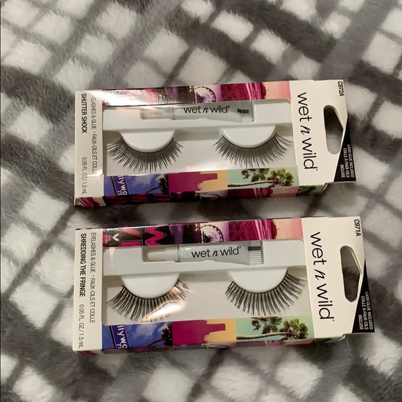 BUNDLE: makeup bag, brushes and lashes - Picture 6 of 9